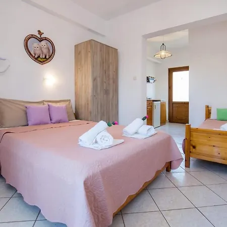Apartment Litsa *
