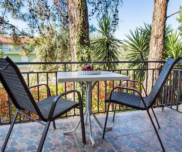 Litsa * 佩弗卡里